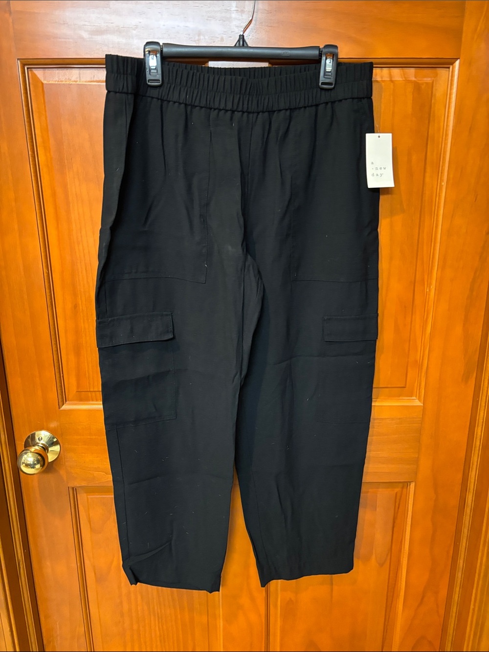 a new day Black Cropped Cargo Capris